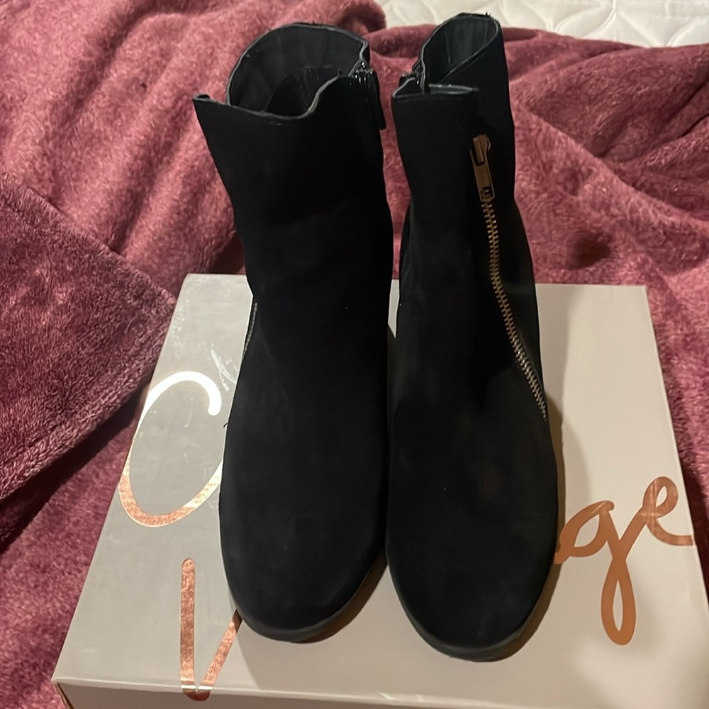 Crown vintage , black boot.